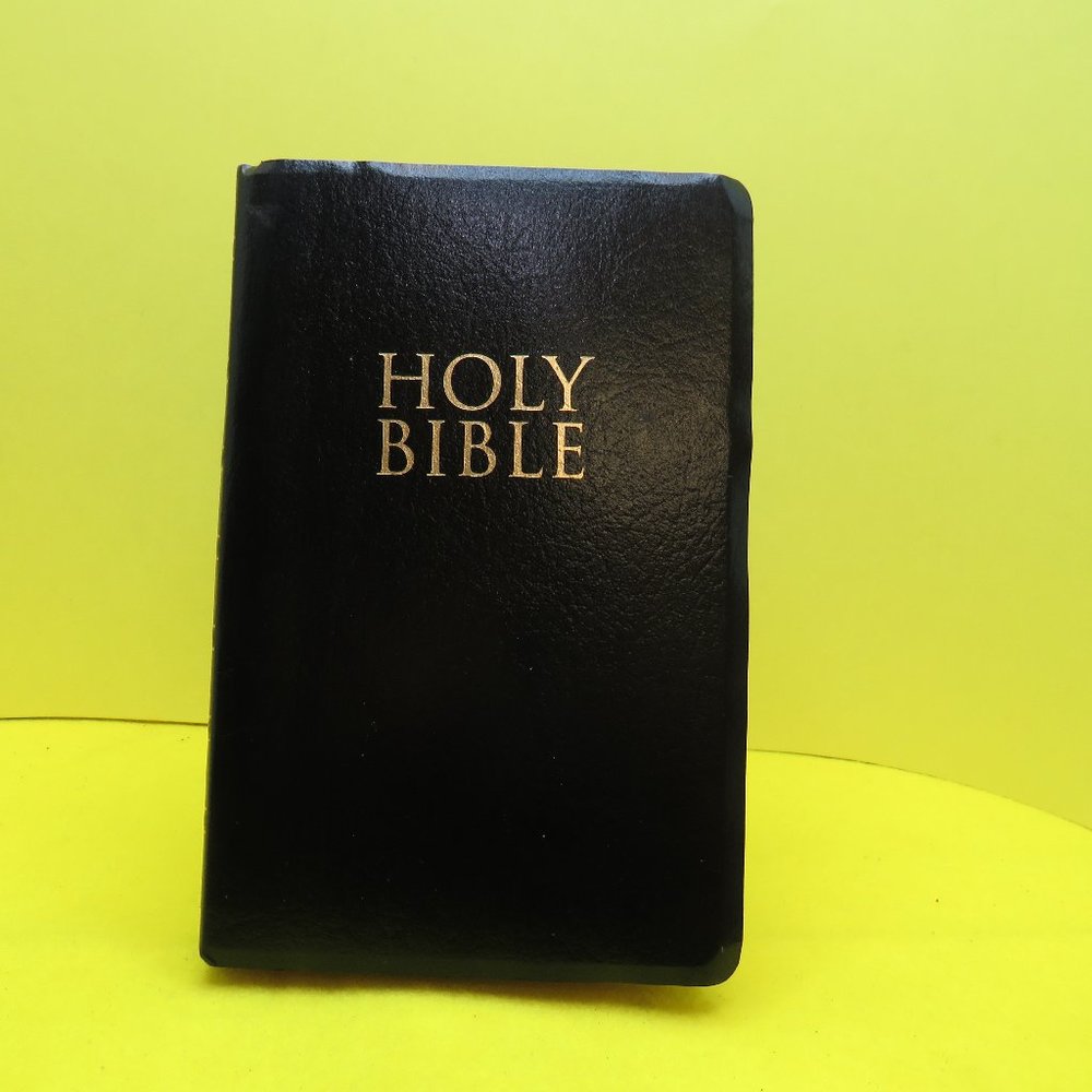 1994 Holy Bible KJV Giant Print Red Letter References Concordance Gilded Edges.